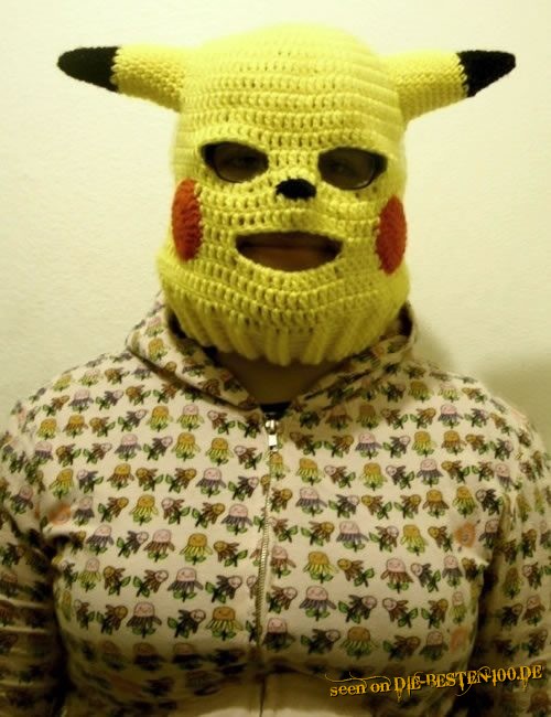 selbst gestrickte Comic Maske