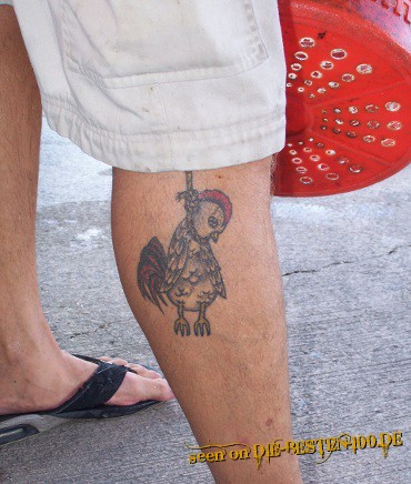 Chicken erhÃ¤ngt an Wade Tattoo