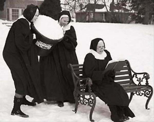 Die besten 100 Bilder in der Kategorie frauen: Nonnen haben Spass - Nun Prank