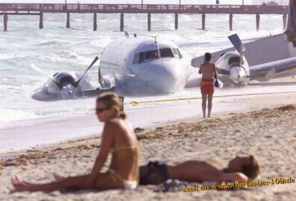 Flugzeug am Strand