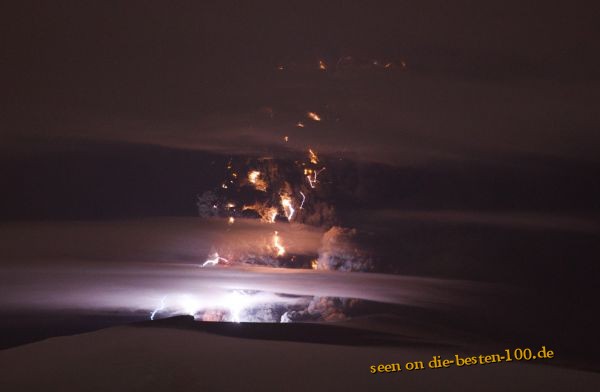 Vulkan-Asche-Wolke Blitz