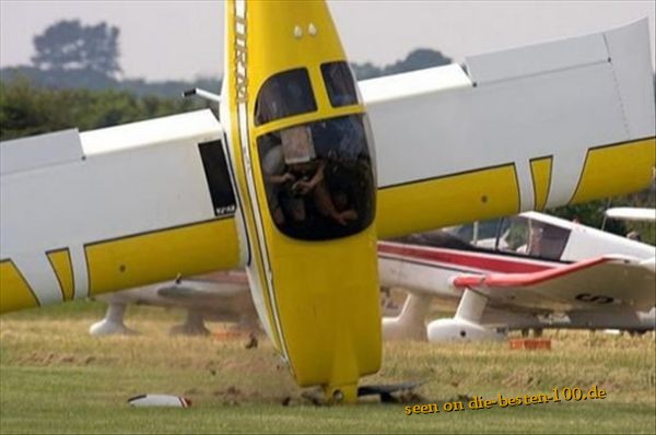 Die besten 100 Bilder in der Kategorie flugzeuge: Flugzeug-Unfall Kopfstand