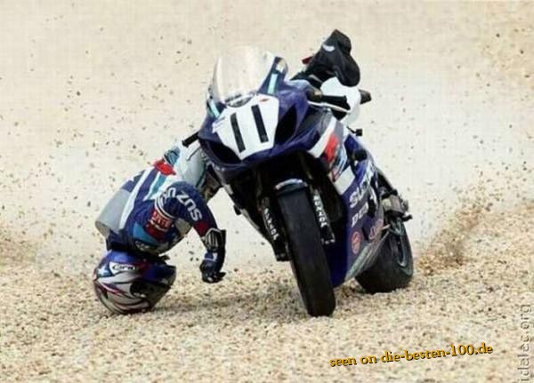 Die besten 100 Bilder in der Kategorie motorraeder: Motorrad-Acrobatik - Other way to drive a Motorbike