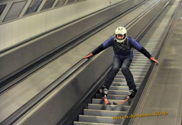 Skifahren auf Rolltreppe - Urban skiing
