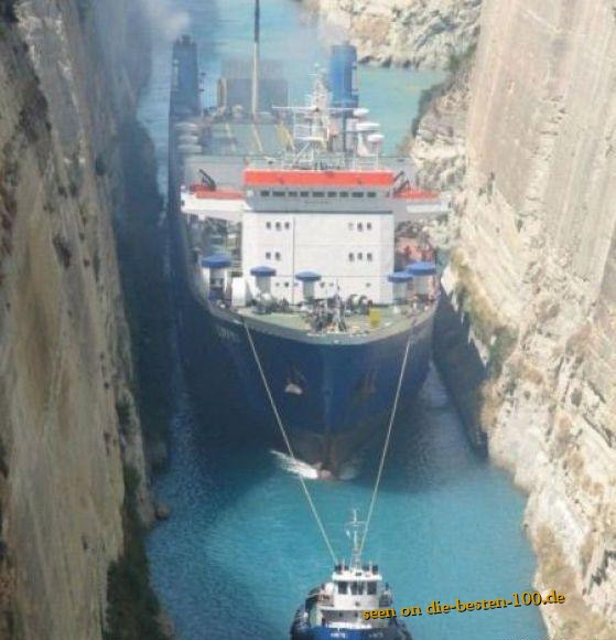 Schiff fÃ¤hrt durch den Kanal von Korinth