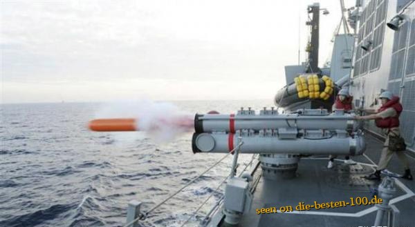 Marine schiesst mit Kanone