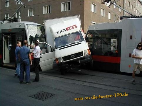 Strassenbahn-Unfall mit Laster