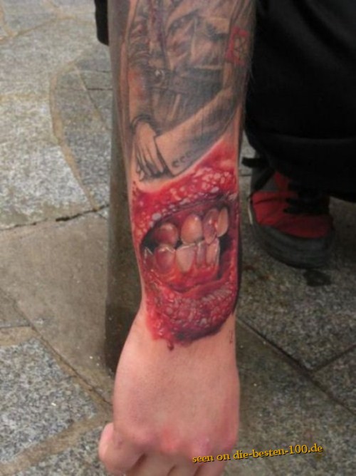 Die besten 100 Bilder in der Kategorie horror_tattoos: Blutiger Mund TAttoo