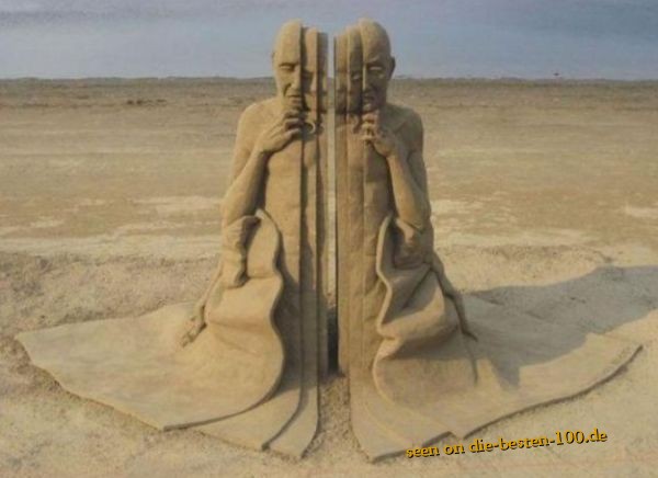 Die besten 100 Bilder in der Kategorie sand_kunst: Gespaltene PersÃ¶nlichkeit aus Sand