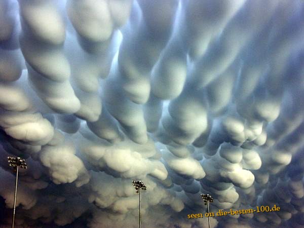 Die besten 100 Bilder in der Kategorie wolken: Hammer Wolken - wirkt fast schon unrealistisch