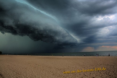 Die besten 100 Bilder in der Kategorie wolken: Sturm-Wolken-Wand am Strand 