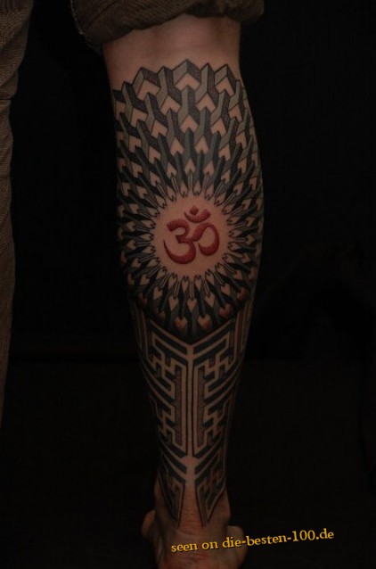 Die besten 100 Bilder in der Kategorie coole_tattoos: Symetrisches 3D Muster auf Wade Tattoo