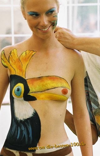 Die besten 100 Bilder in der Kategorie bodypainting: lustiges Kakadu Bodypainting - funny Body Art