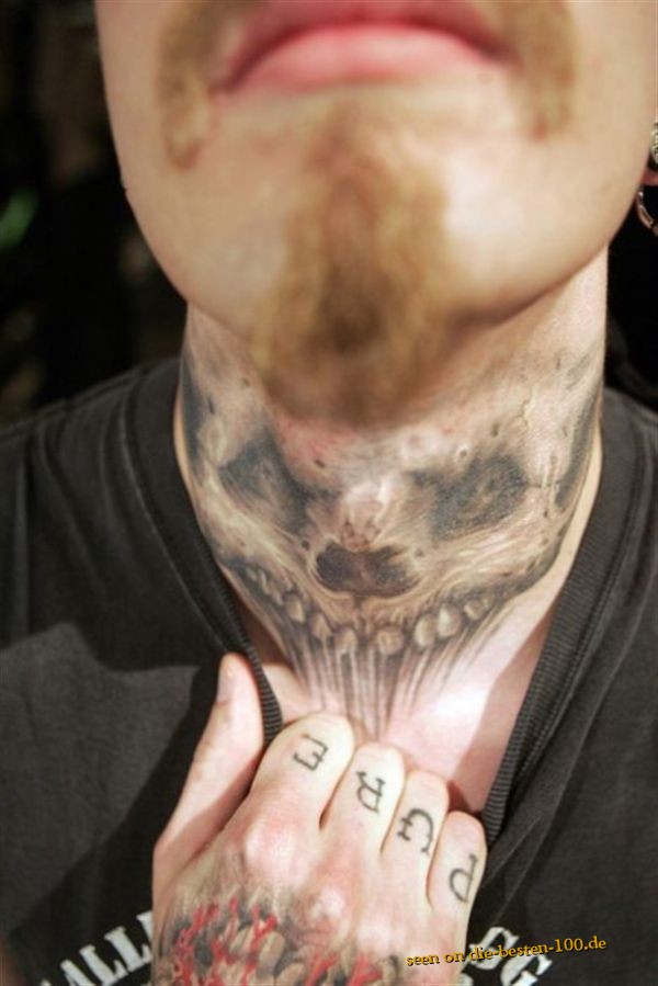 Tattoo hals mann