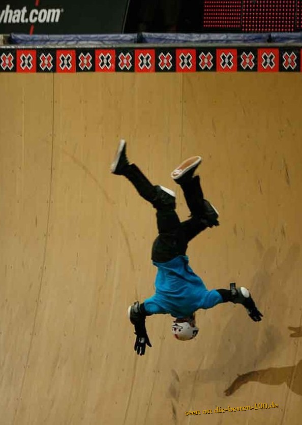Die besten 100 Bilder in der Kategorie sport: skateboarder Halfpipe Accident