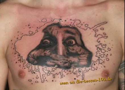 Die besten 100 Bilder in der Kategorie lustige_tattoos: Fratze aus der Brust Tattoo