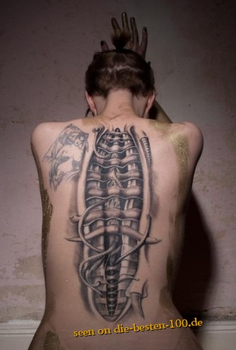 Die besten 100 Bilder in der Kategorie coole_tattoos: offener RÃ¼cken Tattoo
