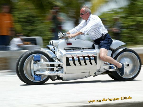 dickes futuristisches Moped