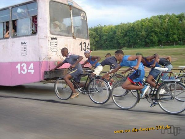 Die besten 100 Bilder in der Kategorie gefaehrlich: Hitchhiking variations - Fahrrad-Trampen