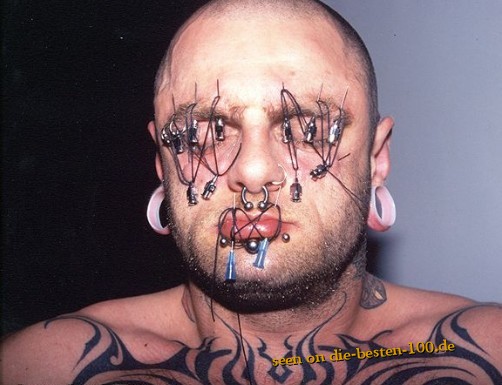 Die besten 100 Bilder in der Kategorie piercing: Needle Piercing in the Face