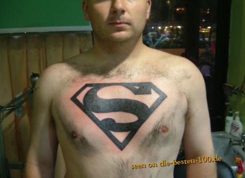 Die besten 100 Bilder in der Kategorie lustige_tattoos: Superman Tattoo on Breast