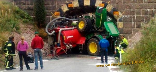 Die besten 100 Bilder in der Kategorie unfaelle: Strange Weird Tractor Accident