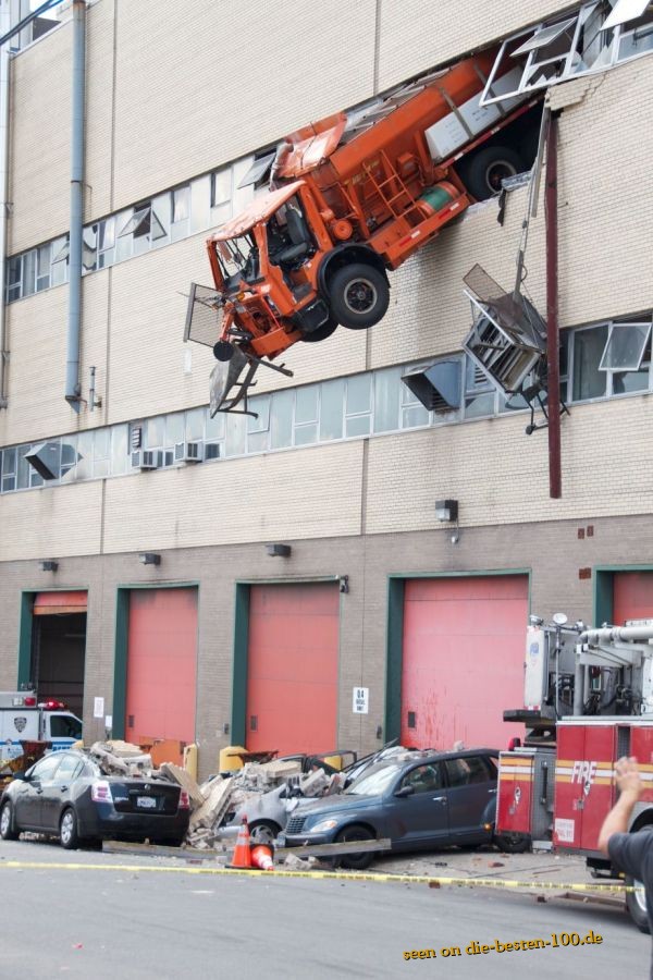 Die besten 100 Bilder in der Kategorie unfaelle: Lucky Truck Driver