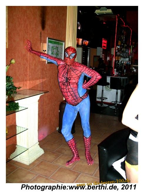 Spiderman-Bodypainting-Fun - Awesome Idea