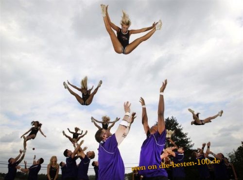 Die besten 100 Bilder in der Kategorie sport: Real High Flying Cheerleaders