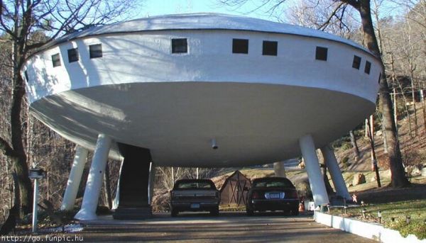 Haus, UFO