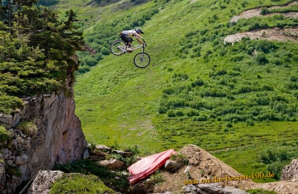 Die besten 100 Bilder in der Kategorie fahrraeder: Big Mountainbike Jump