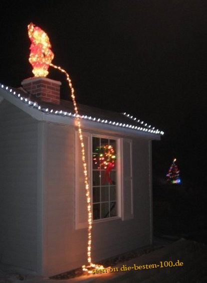 Die besten 100 Bilder in der Kategorie allgemein: Funny Christmas Deco - Weihnachtsmann pinkelt vom Dach