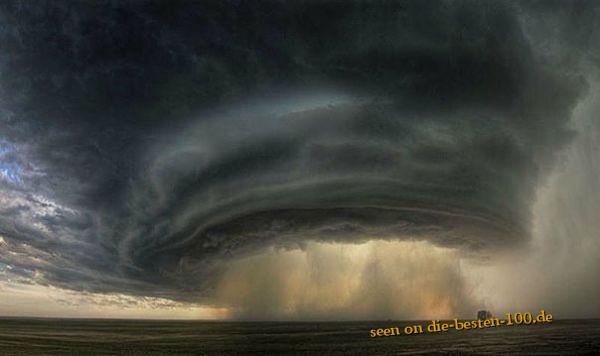 Tornado Ã¼ber Wasser