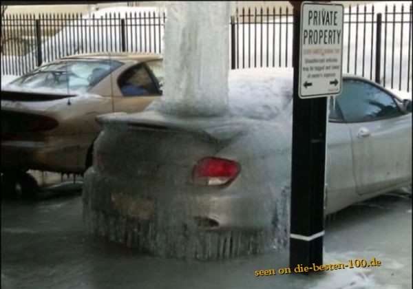 Festgefrorenes Auto