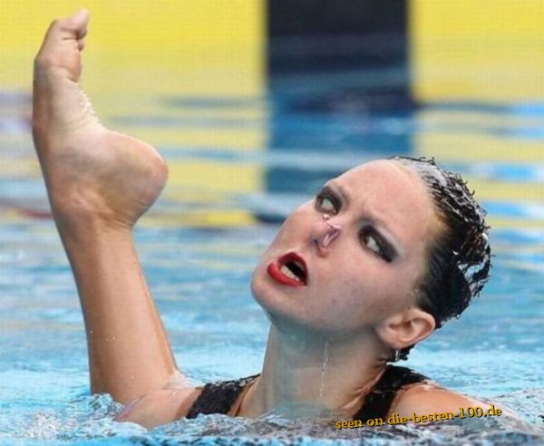 Die besten 100 Bilder in der Kategorie sport: Thats not my foot - Synchronschwimmerin
