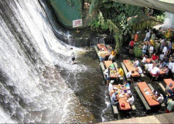Essen im Wasserfall