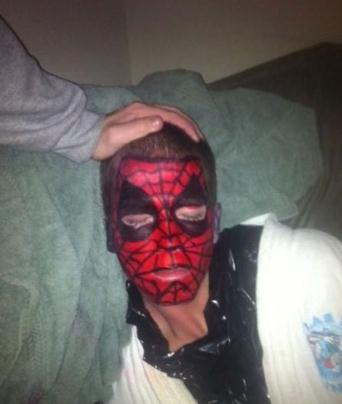 Die besten 100 Bilder in der Kategorie betrunkene: Spiderman is sleeping