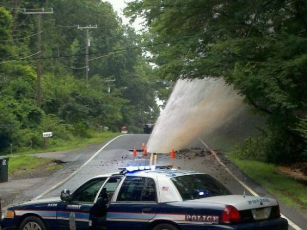 Die besten 100 Bilder in der Kategorie allgemein: Wasserrohrbruch aus StraÃe