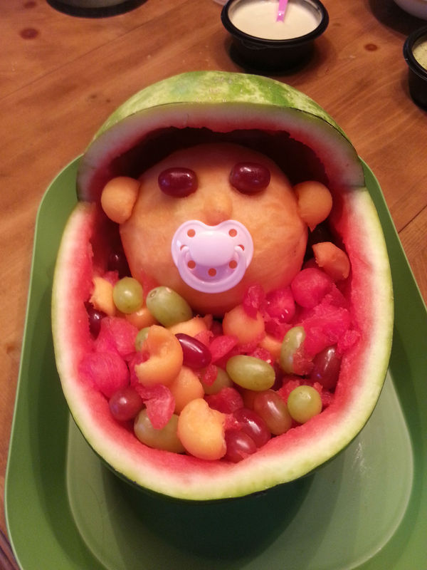 Die besten 100 Bilder in der Kategorie nahrung: Ich mag Kinder - Fruit Baby in Melone Bed