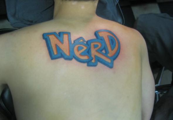 Die besten 100 Bilder in der Kategorie lustige_tattoos: NERD Tattoo