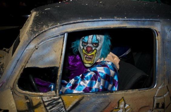 Die besten 100 Bilder in der Kategorie verkleidungen: FÃ¼hrerschein und Fahrzeugpapiere bitte - BÃ¶ser Clown 