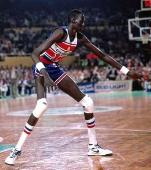 Die besten 100 Bilder in der Kategorie maenner: Basketball Giant