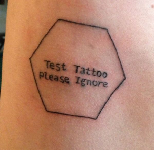 Die besten 100 Bilder in der Kategorie lustige_tattoos: Test Tattoo - Please Ignore