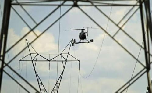 Hubschrauber Stromleitung Reparatur