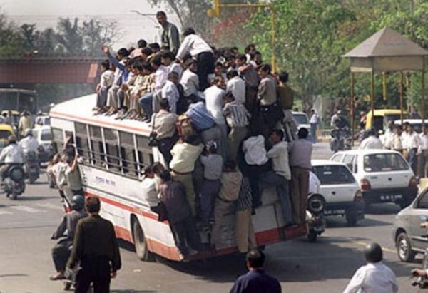 Die besten 100 Bilder in der Kategorie transport: Ãberladener Reisebus