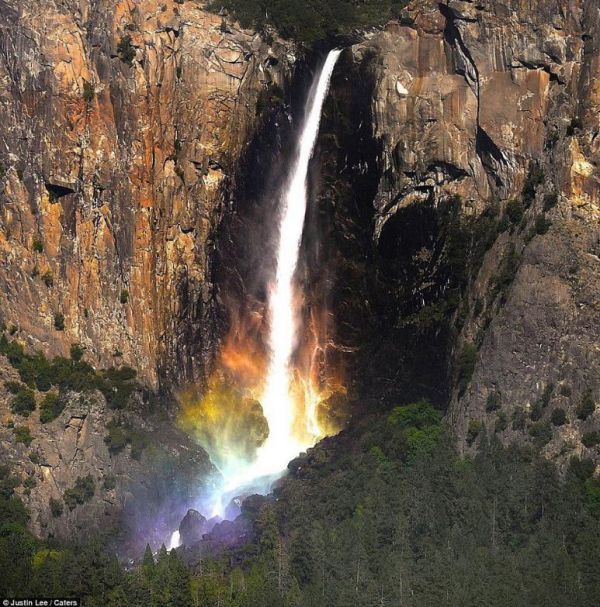 Die besten 100 Bilder in der Kategorie natur: Regenbogen in Wasserfall Yosemite National Park