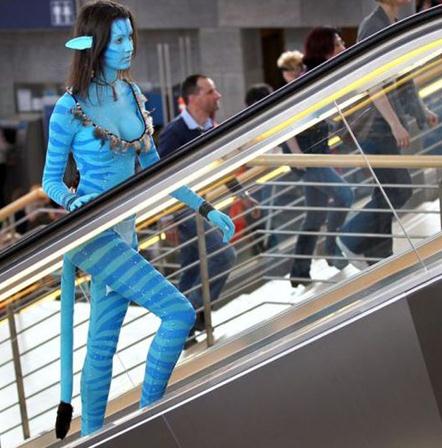 Die besten 100 Bilder in der Kategorie verkleidungen: Blaues Girl mit Schwanz - Avatar-Verkleidung