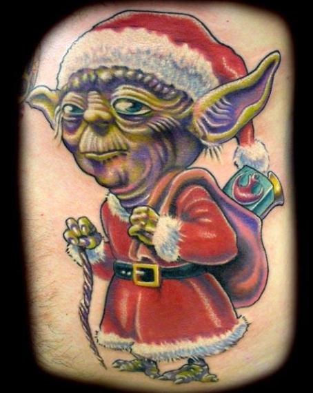Die besten 100 Bilder in der Kategorie lustige_tattoos: Master Santa-Yoda Christmas Tattoo