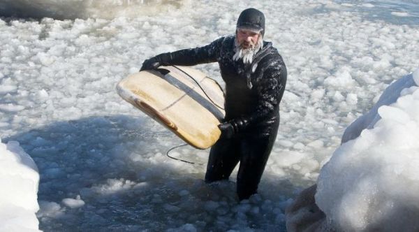 Chuck Norris beim Surfen - Polar Surfin - Hang Ice