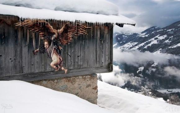 Die besten 100 Bilder in der Kategorie graffiti: Alpen-Grafitti - Klapper-Adler bringt Kind
